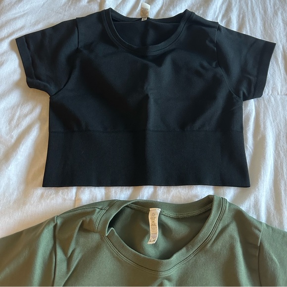 BUNDLE (2) Aerie Offline Small Sidewalk Seamless Short Sleeve Cropped Shirt - Picture 3 of 7